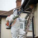 profesionální technici při práci